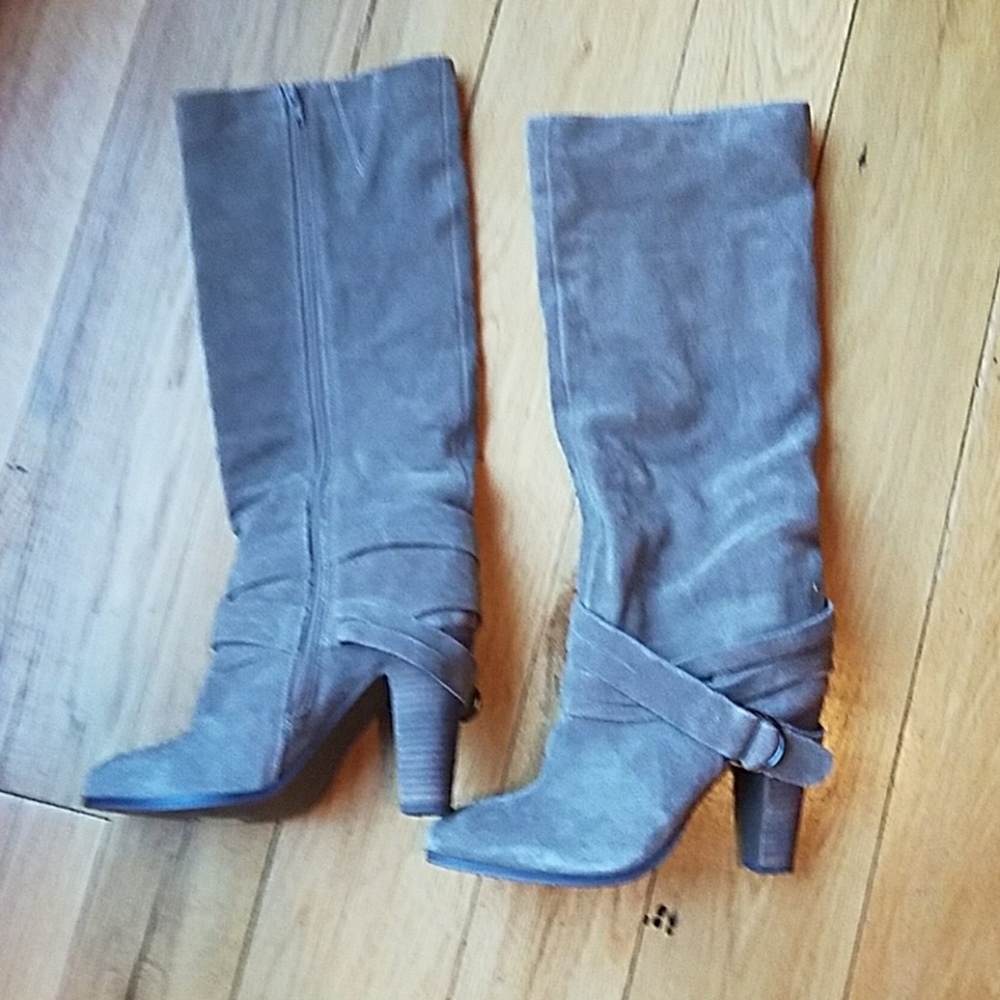 Carlos Santana Size 9 Suede zip up boots